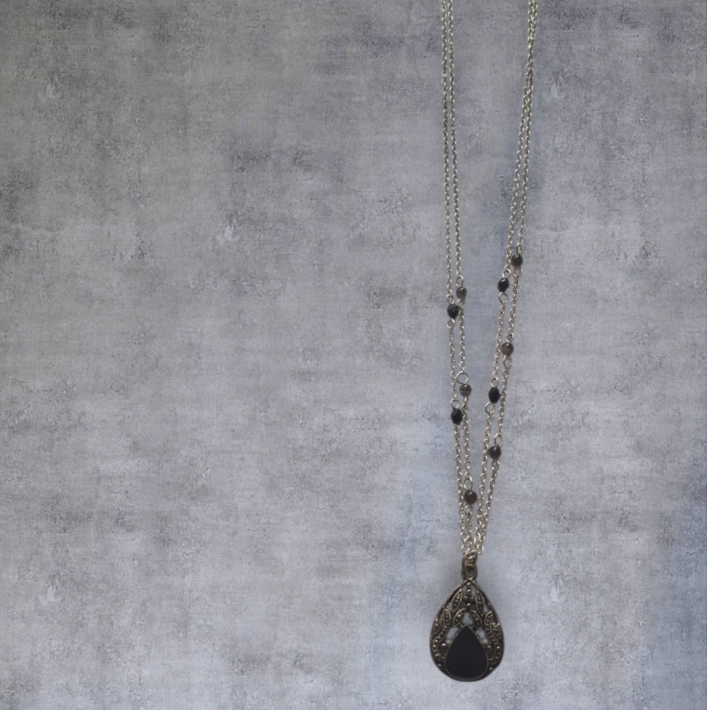 Elegant Black and Silver Pendant Necklace